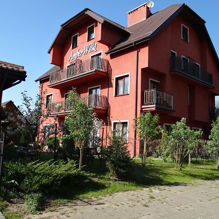 Amber Willa Bobolin Exterior foto